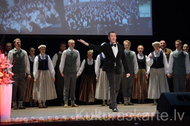 Deju kolektīvs "Raitais solis"